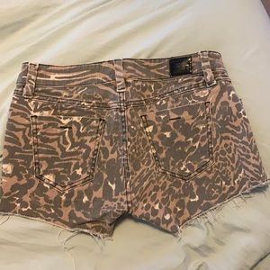 Leopard print GUESS shorts